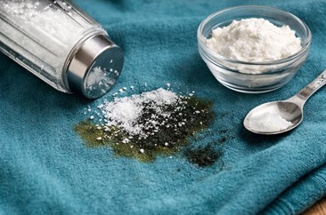 Как избавиться от жирных пятен на одежде? ТОП-3 эффективных способов для разных тканей